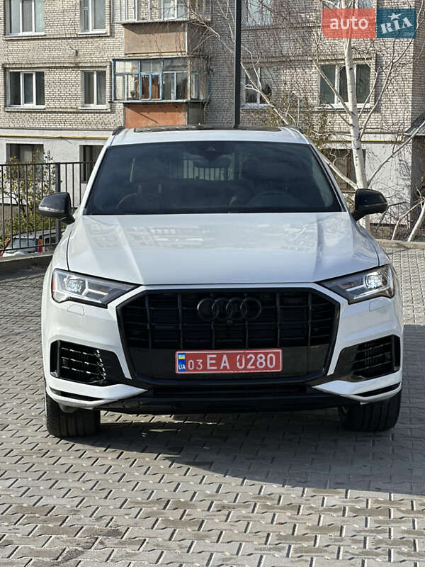 Позашляховик / Кросовер Audi Q7 2021 в Києві