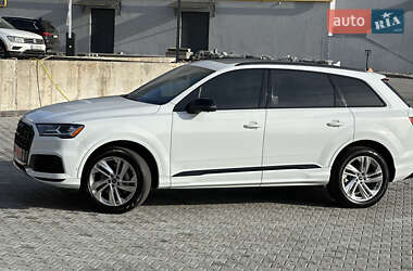 Позашляховик / Кросовер Audi Q7 2021 в 