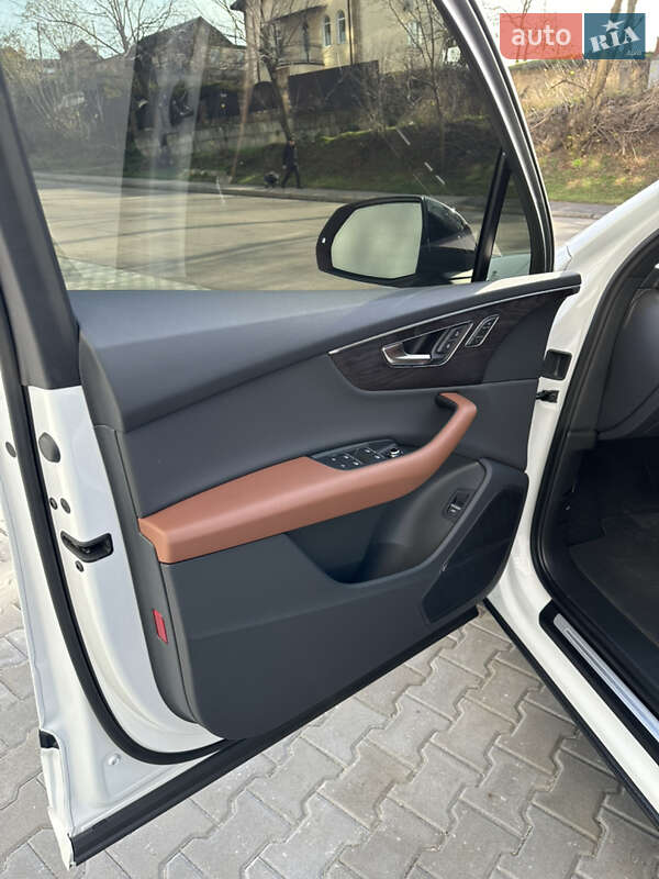 Позашляховик / Кросовер Audi Q7 2021 в Києві