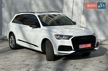 Позашляховик / Кросовер Audi Q7 2021 в 