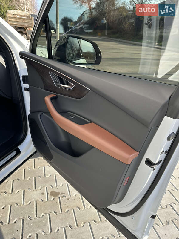 Позашляховик / Кросовер Audi Q7 2021 в Києві