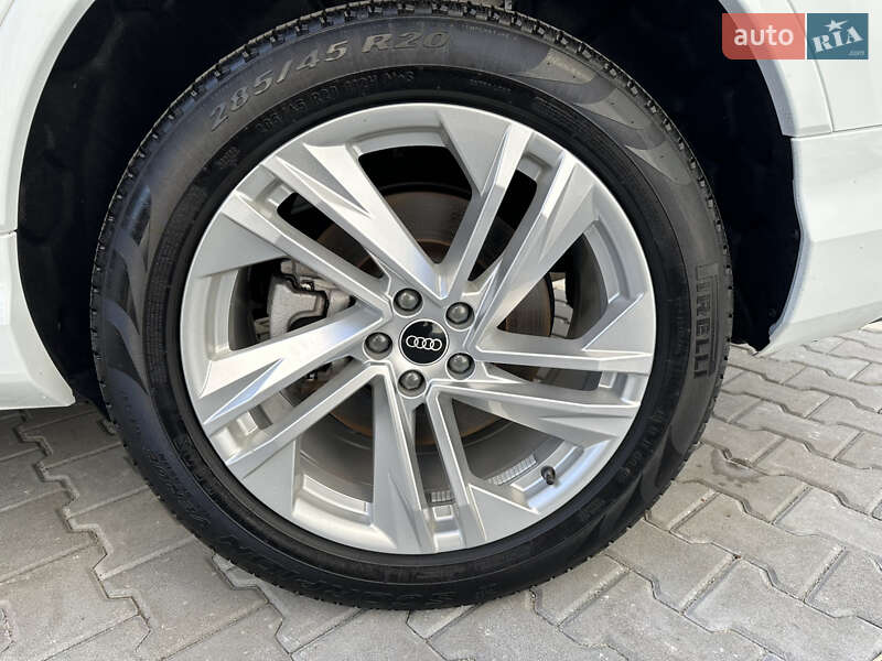 Позашляховик / Кросовер Audi Q7 2021 в Києві