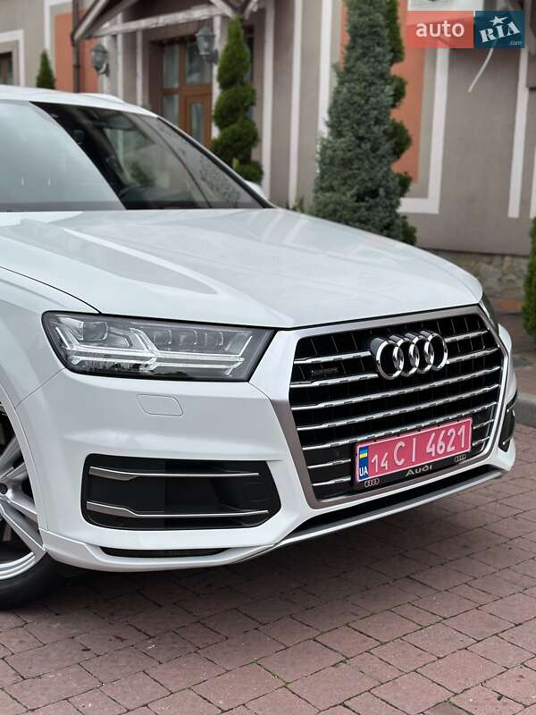Позашляховик / Кросовер Audi Q7 2017 в Стрию