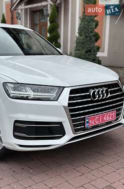 Позашляховик / Кросовер Audi Q7 2017 в 