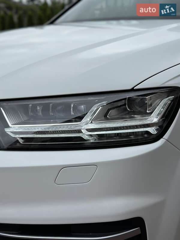 Позашляховик / Кросовер Audi Q7 2017 в Стрию