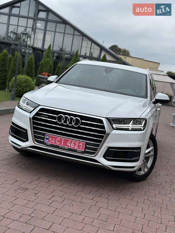 Позашляховик / Кросовер Audi Q7 2017 в Стрию