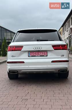 Позашляховик / Кросовер Audi Q7 2017 в 