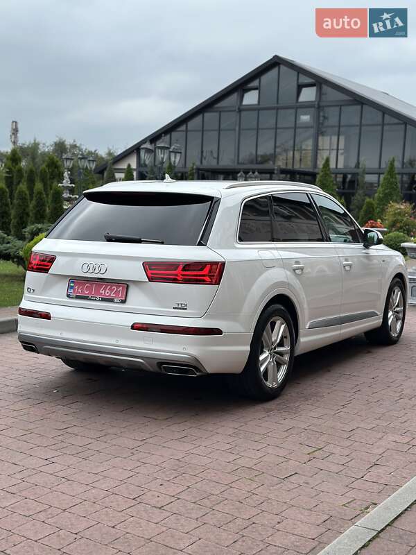Позашляховик / Кросовер Audi Q7 2017 в Стрию