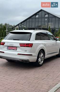 Позашляховик / Кросовер Audi Q7 2017 в 