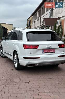 Позашляховик / Кросовер Audi Q7 2017 в 