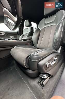 Позашляховик / Кросовер Audi Q7 2017 в 