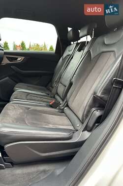 Позашляховик / Кросовер Audi Q7 2017 в 