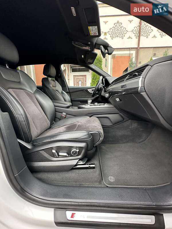 Позашляховик / Кросовер Audi Q7 2017 в Стрию