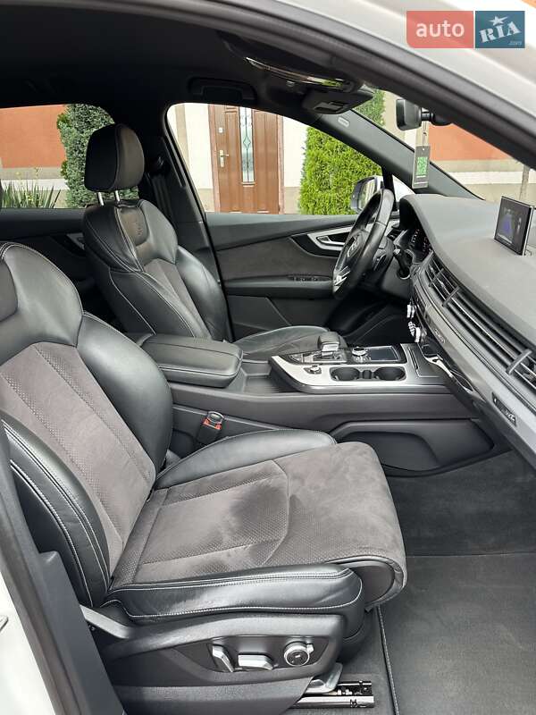 Позашляховик / Кросовер Audi Q7 2017 в Стрию