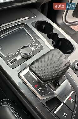 Позашляховик / Кросовер Audi Q7 2017 в 