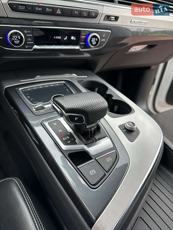 Позашляховик / Кросовер Audi Q7 2017 в Стрию