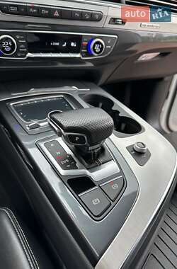 Позашляховик / Кросовер Audi Q7 2017 в 