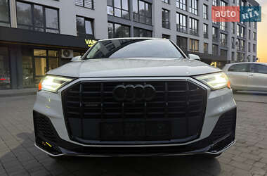 Позашляховик / Кросовер Audi Q7 2020 в 