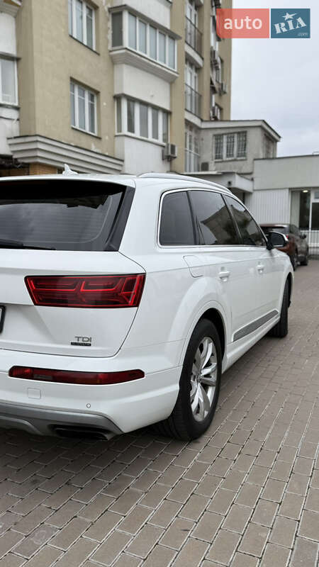 Внедорожник / Кроссовер Audi Q7 2016 в Киеве