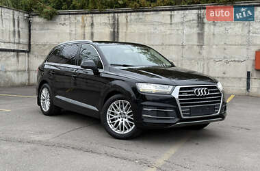 Позашляховик / Кросовер Audi Q7 2015 в 