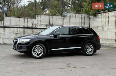 Позашляховик / Кросовер Audi Q7 2015 в 