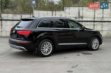 Позашляховик / Кросовер Audi Q7 2015 в 