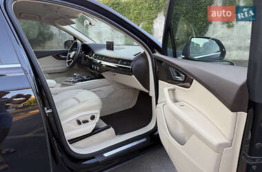 Позашляховик / Кросовер Audi Q7 2015 в 