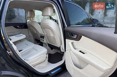 Позашляховик / Кросовер Audi Q7 2015 в 