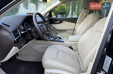 Позашляховик / Кросовер Audi Q7 2015 в 