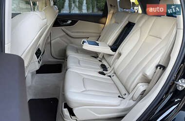 Позашляховик / Кросовер Audi Q7 2015 в 
