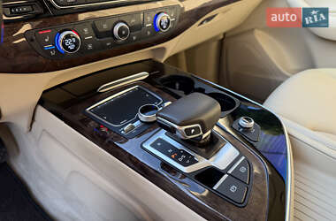 Позашляховик / Кросовер Audi Q7 2015 в 