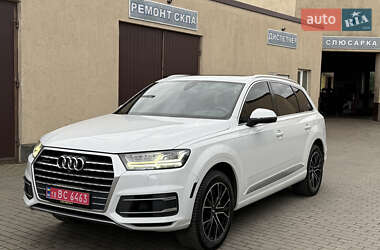 Внедорожник / Кроссовер Audi Q7 2017 в 