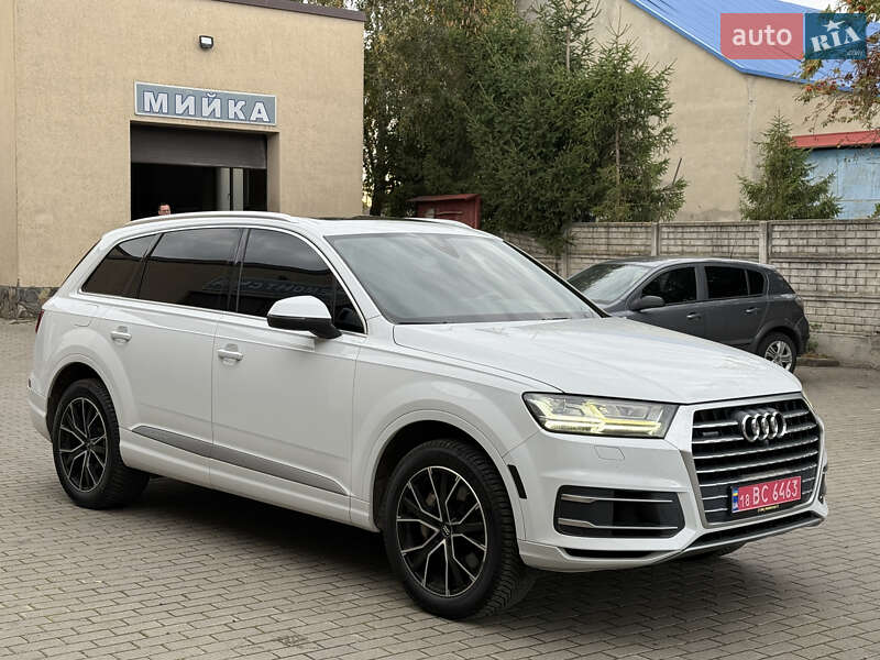 Внедорожник / Кроссовер Audi Q7 2017 в Владимире