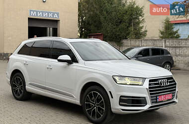 Внедорожник / Кроссовер Audi Q7 2017 в 