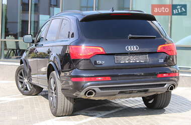 Позашляховик / Кросовер Audi Q7 2015 в 