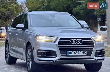 Позашляховик / Кросовер Audi Q7 2015 в 