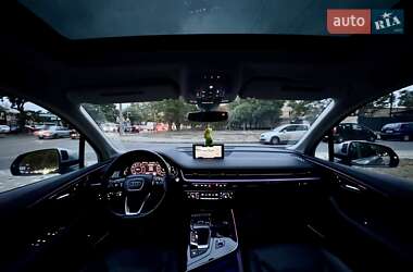 Позашляховик / Кросовер Audi Q7 2015 в 
