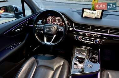 Позашляховик / Кросовер Audi Q7 2015 в 