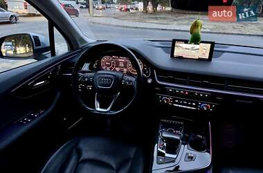Позашляховик / Кросовер Audi Q7 2015 в 