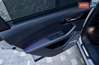 Позашляховик / Кросовер Audi Q7 2015 в 