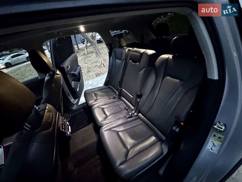 Внедорожник / Кроссовер Audi Q7 2015 в Одессе
