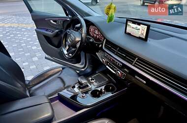 Позашляховик / Кросовер Audi Q7 2015 в 