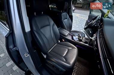 Позашляховик / Кросовер Audi Q7 2015 в 
