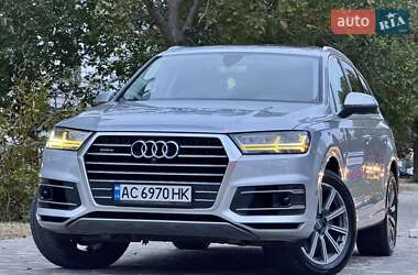 Позашляховик / Кросовер Audi Q7 2015 в 