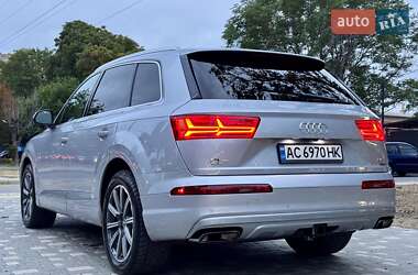 Позашляховик / Кросовер Audi Q7 2015 в 