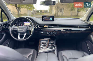 Внедорожник / Кроссовер Audi Q7 2016 в 