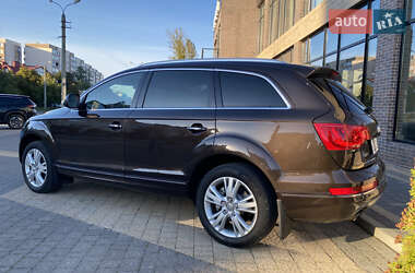 Позашляховик / Кросовер Audi Q7 2011 в 