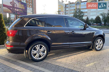 Позашляховик / Кросовер Audi Q7 2011 в 