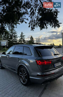 Внедорожник / Кроссовер Audi Q7 2017 в 