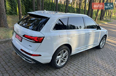 Позашляховик / Кросовер Audi Q7 2020 в 